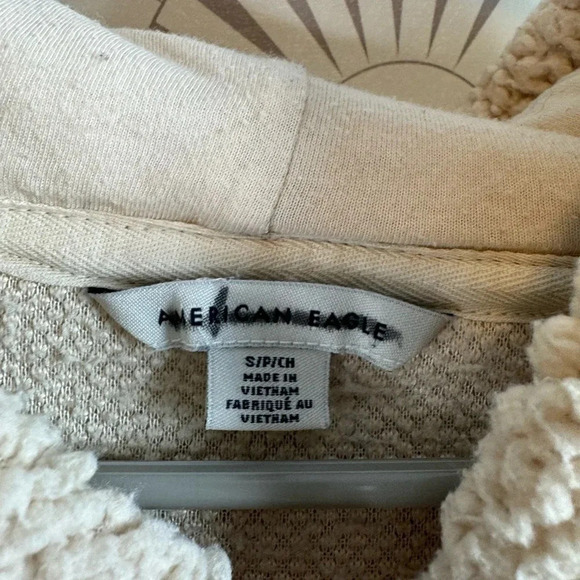 American Eagle Women’s‎ Small Cream Fleece Hoodie - Picture 4 of 4